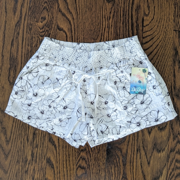 🌼 BeBop Linen Tie-Front Hibiscus Floral Shorts XL NWT - Picture 2 of 7